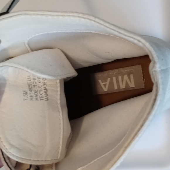 Women's booties - Picture 3 of 3